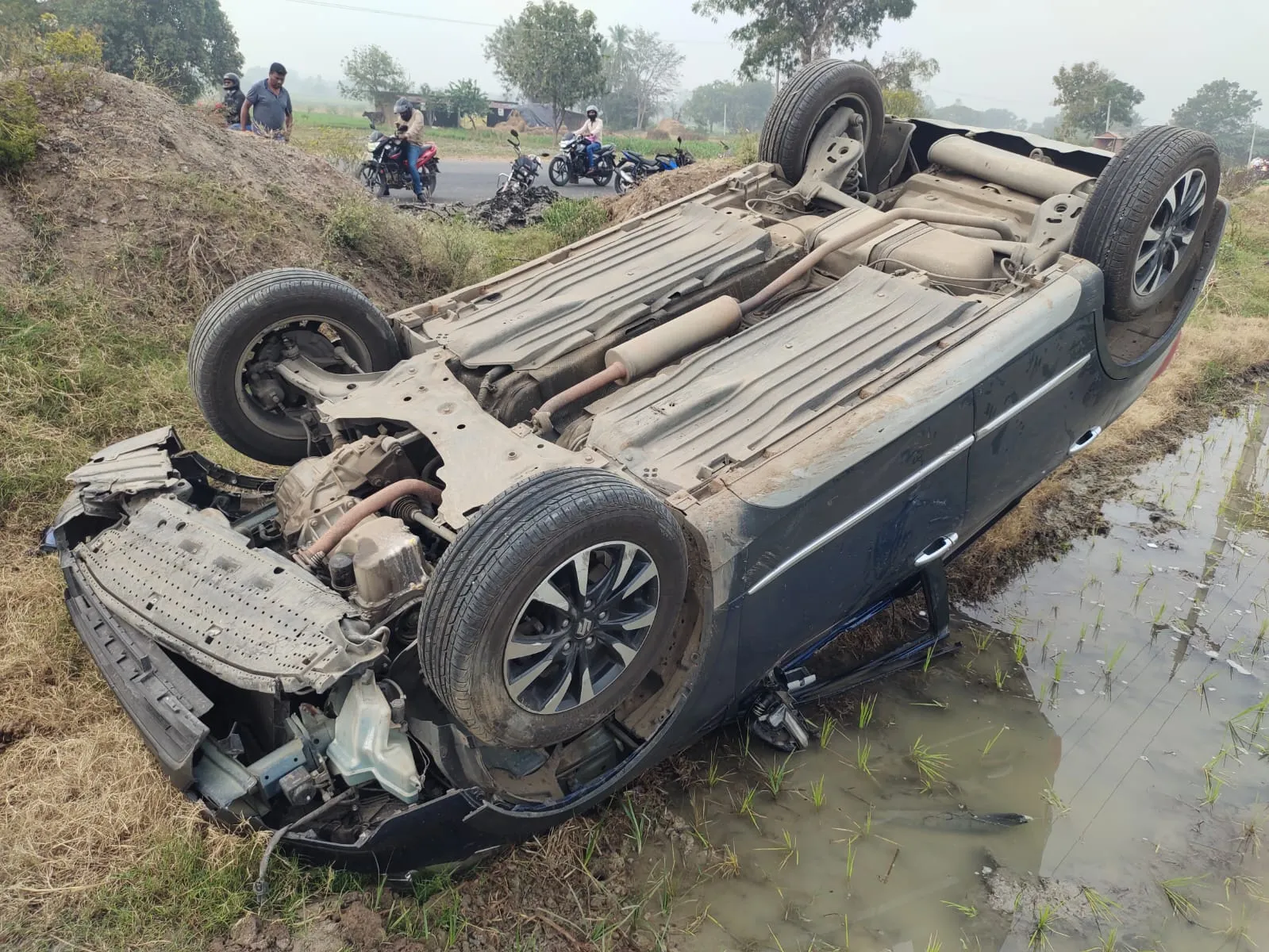 Kothapally village vehicle Overturned: వాహనం బోల్తా..