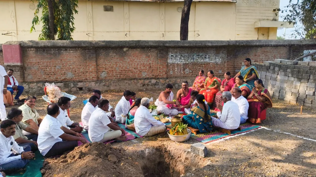 Bheemdevara Pally: పోచమ్మ తల్లి ఆలయ పునర్నిర్మాణానికి భూమి పూజ