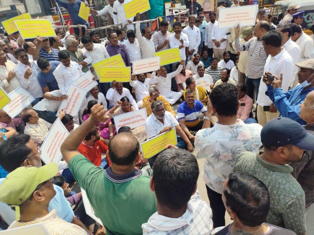 బోడుప్పల్‌లో వక్ఫ్ సెగ – ప్రజల గోడు పట్టించుకోని ప్రభుత్వాలు