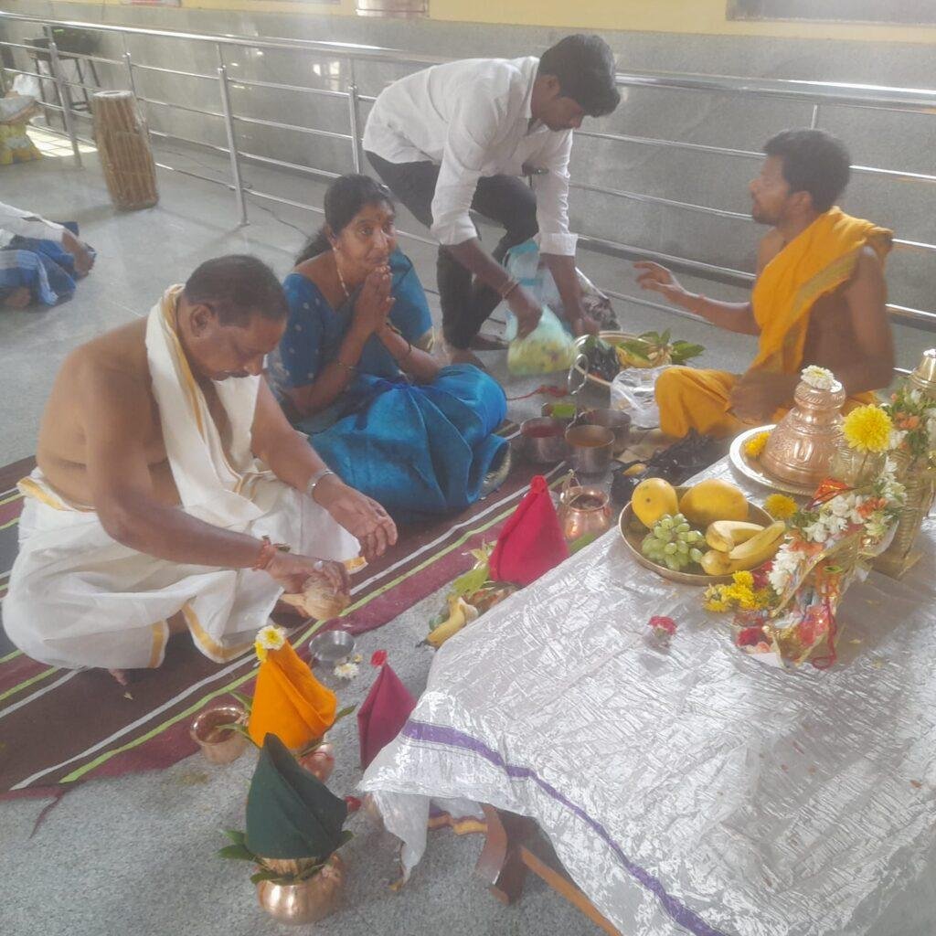 సేవలో ముందున్న ద్రోణావళి దంపతులు: భక్తి వేడుకలకు కొత్త శోభ